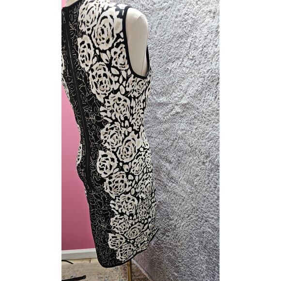 BCBG MAXAZRIA LUXURIOUS Sweater Dress Bodycon Black White Floral Sz Small‎ 2 4 - Picture 4 of 6
